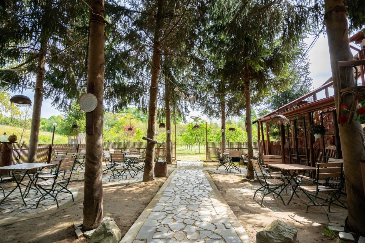 La Pădure Hotel Brebu Exterior foto